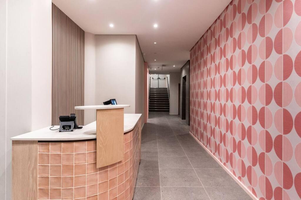The Rose 602: Modern With Views *